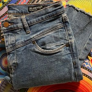 Gently Worn! In great condition *BLANKNYC THE GREAT JONES* Skinny Blue Jeans